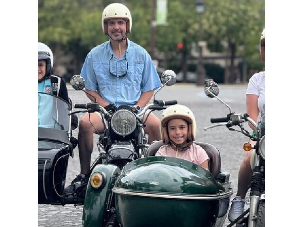 Sidecar Motorcycle tour in Paris with Driver