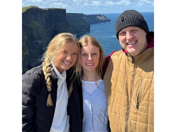 Cliffs of Moher & Bunratty Castle Private Day Tour from Cork