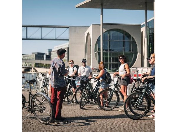 Berlin: Guided Bike Tour to Explore the Highlights