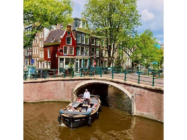 Amsterdam Private Canal Cruise – 90 Minutes through the Old City