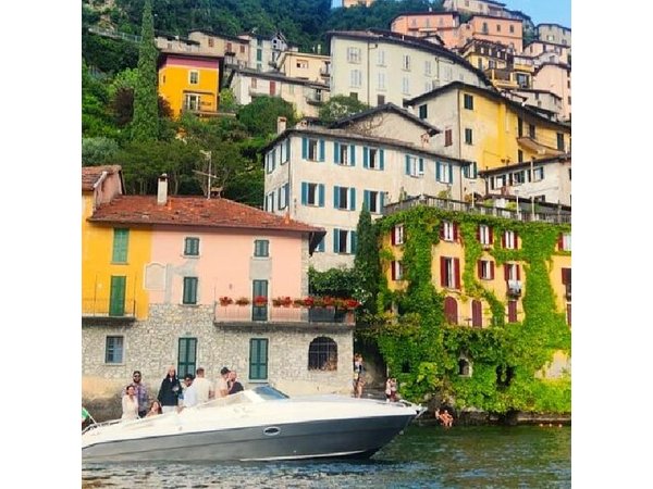 Boatparty Shared Tour on Lake Como–2 Hours of Villas, Wine & Swim