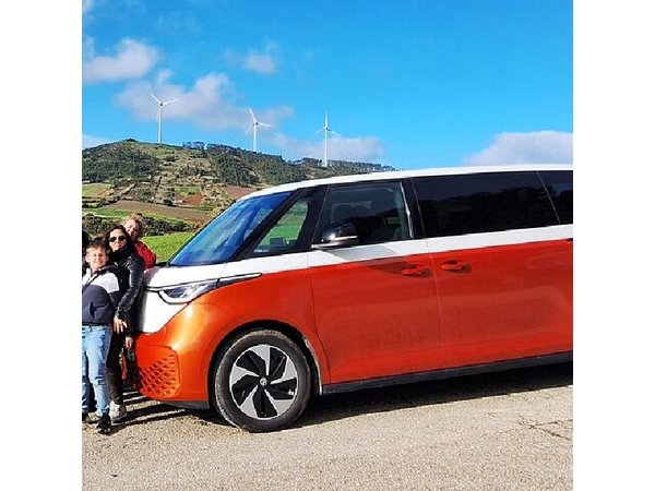 Private Lisbon to Porto tour - Scenic Stops - Electric Vehicle