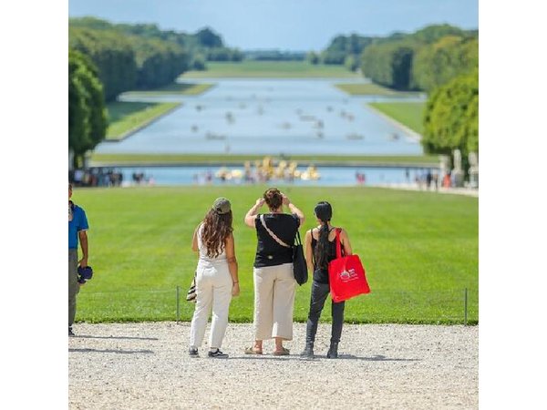 Versailles Palace Guided Day Tour and Trianon from Paris