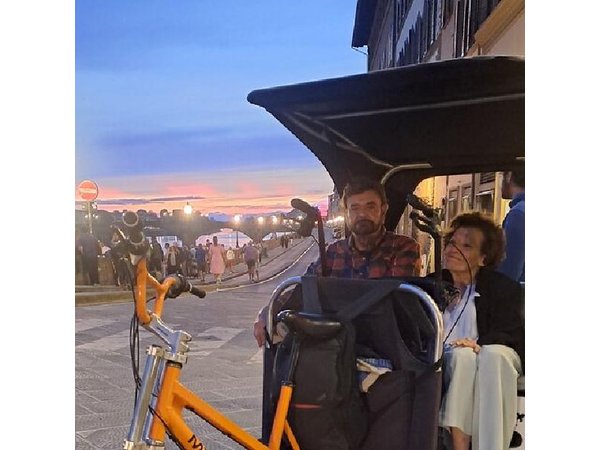 Florence by Golf Car with a local Tour Guide