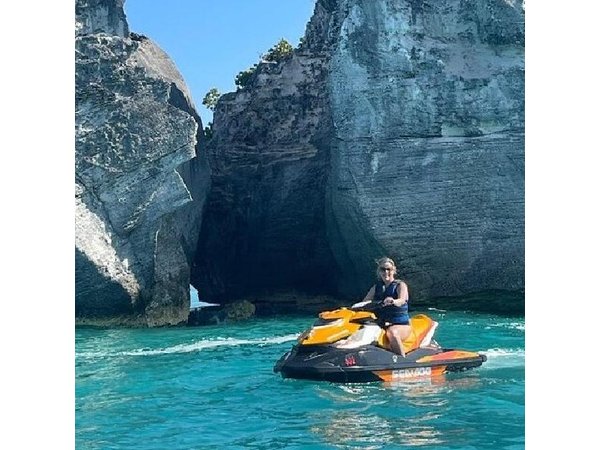 Jet Ski Adventure to Split Rock, Pirates Cove, Iguana Bay Cay