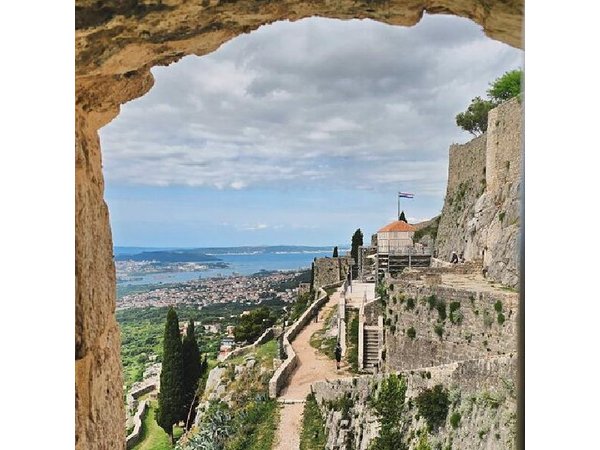 Split Shore Excursion: Klis Fortress & Trogir UNESCO Old Town