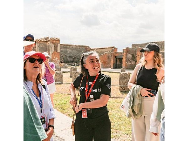 From Naples: Pompeii and Sorrento Guided Tour