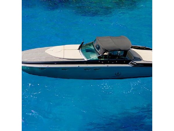 Skip the Traffic: High-Speed Private Yacht Charter to Capri!