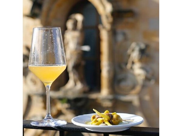 Private deluxe pintxos tour with Spanish Wines in San Sebastian