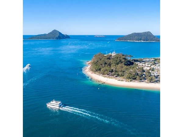 Newcastle: Port Stephens day tour - Dolphins, hike & swim!