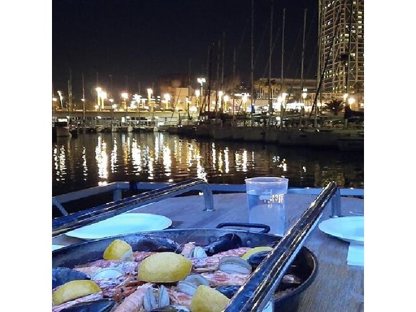 Evening Cruise with Dinner and Drinks in Barcelona