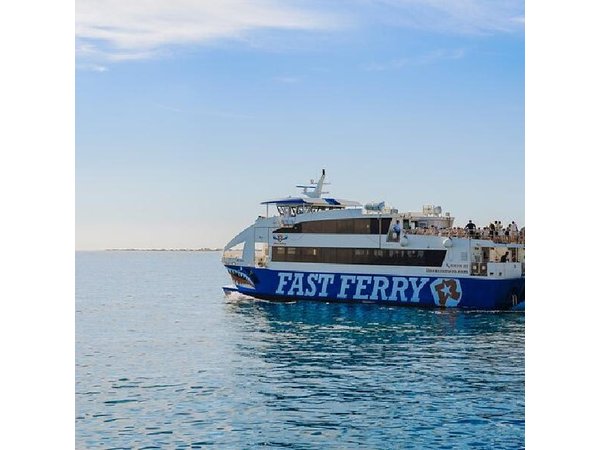 Fuerteventura: Ferry ticket to Lanzarote with free wifi