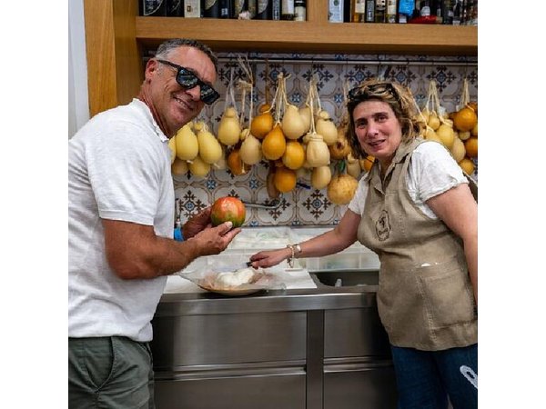 Sorrento Bites and Sips Small Group Tour with local guide