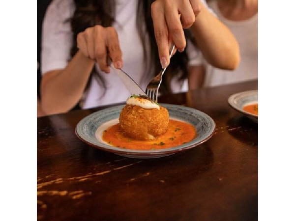Barcelona: Gothic And El Born Food Tour with Tapas and Wine