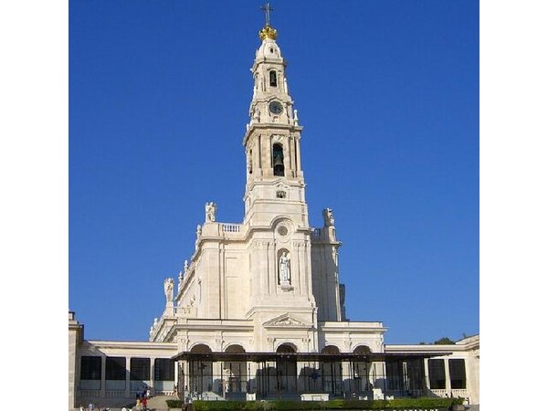 Lisbon: Sanctuary Fátima & Little Shepperd Town Guide Tour