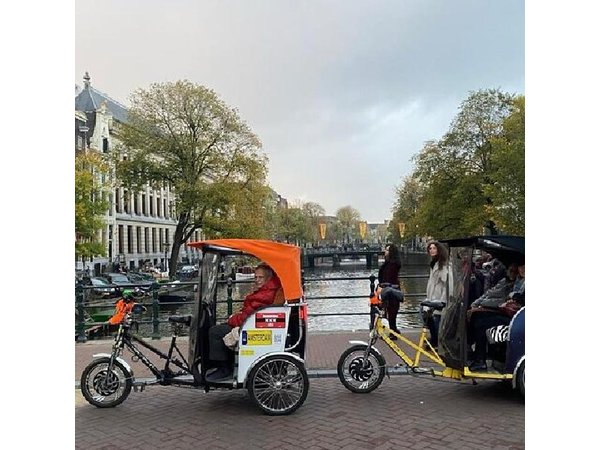 Private Amsterdam Experience—1 Hour Sightseeing Tour & Local Host