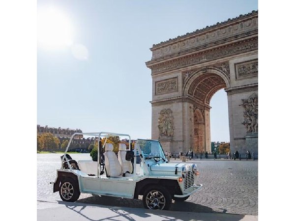 Private 4 - Hour Paris Highlights Tour by Golf Cart Mini Moke
