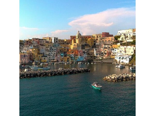 Full-Day Boat Tour to Ischia and Procida from Naples
