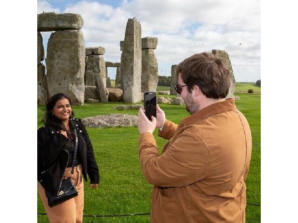 Stonehenge Shuttle Bus from London with Optional Fish & Chips