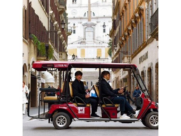 Tour of Rome in Golf Cart: Squares and Fountains of Rome