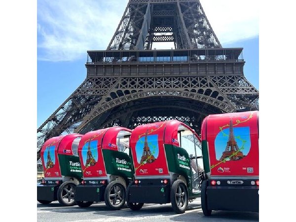 Paris Private Sightseeing Guided Tour by Electric Rickshaw