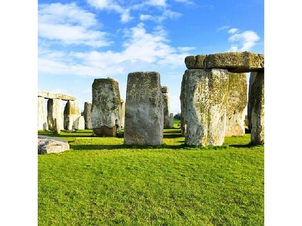 Stonehenge and Bath Guided Day Tour from London
