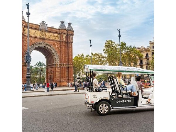 Barcelona Express Tour in Eco Tuk Tuk Private with Local Guide