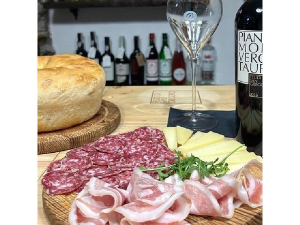Wine Tasting with Food Pairing at Lake Como
