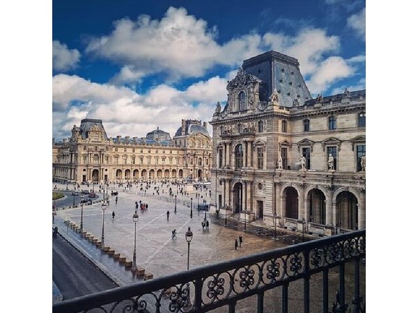 Louvre Private Tour in Paris with Entry Tickets
