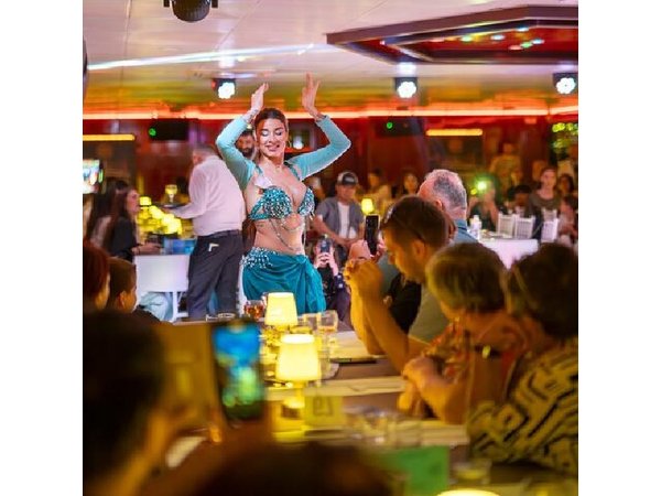 Istanbul Bosphorus Dinner Cruise with Music and Live Performances