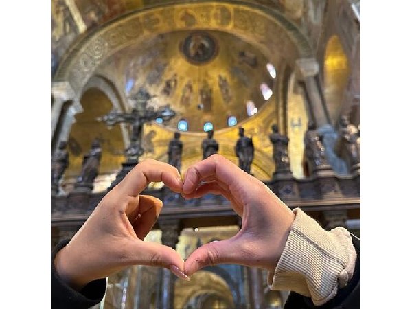 Skip-the-Line Venice Private Tour Including St Mark Doges Palace & Gondola Ride