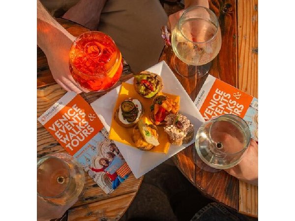Venice: Private Aperitif & Cicchetti tasting and walking tour