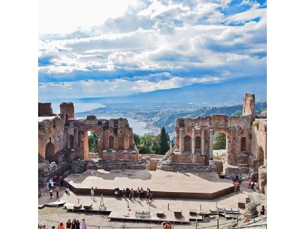 Taormina Castelmola : private cruise tour from Messina