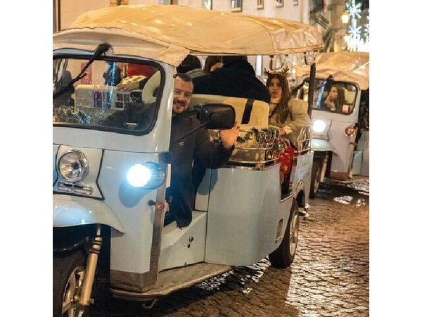 Lisbon Christmas Lights Tuk-Tuk Tour with Local Guide