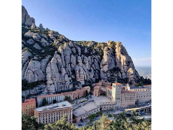 Montserrat All-Inclusive Guided Small-Group Tour from Barcelona