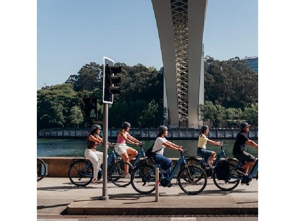 3 Hour Old Town Riverside Bike Tour Guided Experience in Porto