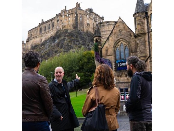 Edinburgh Castle and Royal Mile Walking Tour - Ticket Included