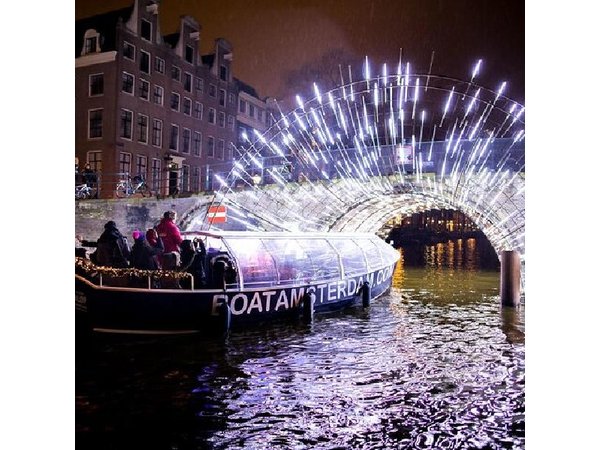 Amsterdam Light Festival Canal Cruise With Unlimited Drinks