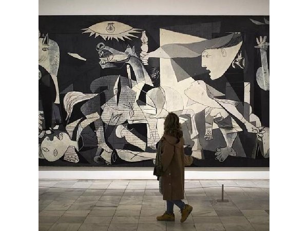Private VIP: Madrid Reina Sofia Museum, Guernica and Picasso tour