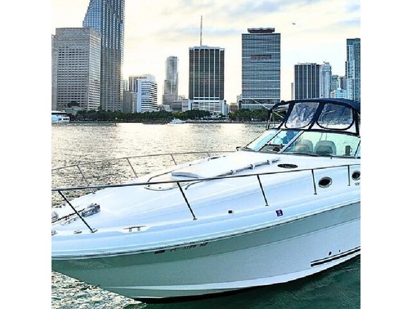 Miami Private Yacht Rental 2 to 4 hours for 12 people