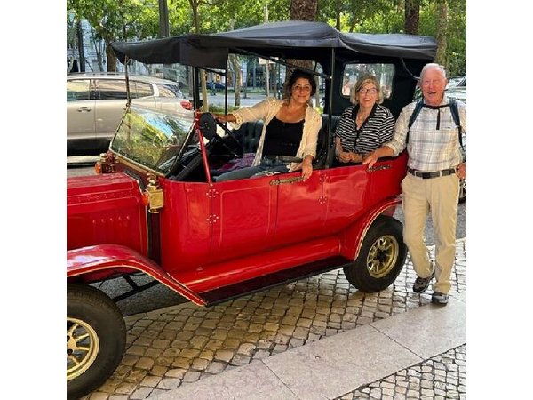 1h Classic Tuk Lisbon: One Hour of History & Charm