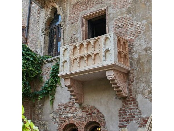 Hidden and fascinating Verona - 2 hour private walking tour