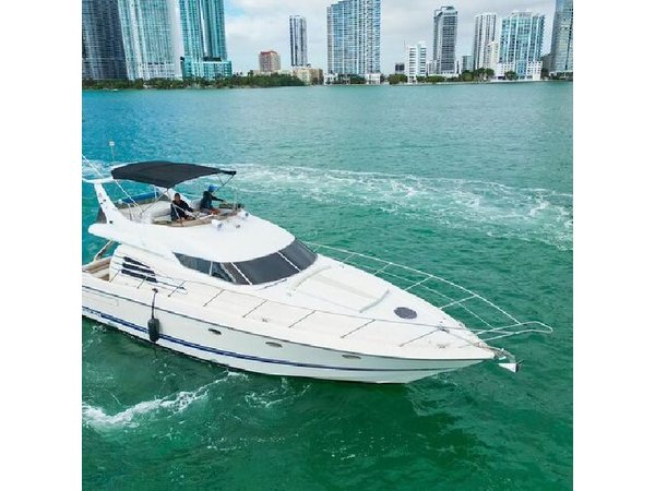 50' Private Yacht Experience in Miami for 12 people