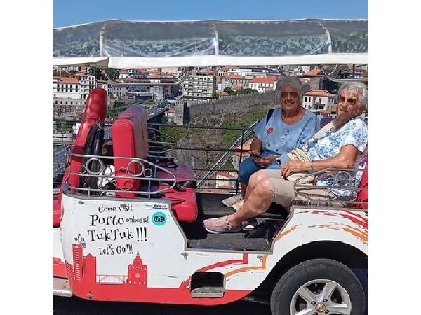 3 Hour Tuk tuk Tour in Porto