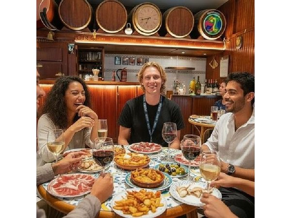 Night Tapas Walking Tour in Barcelona Modernist Area with Small Group and Dinner
