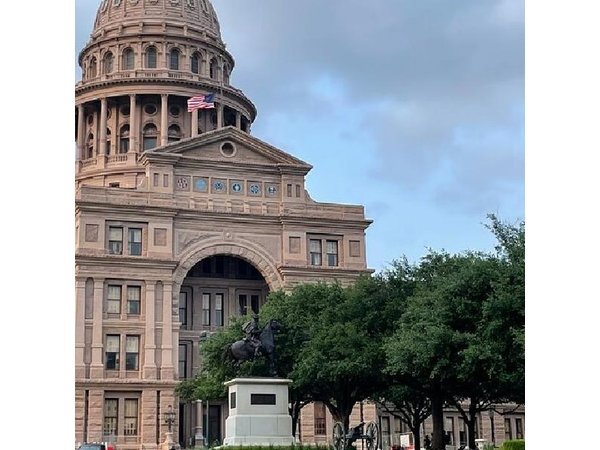 Congress Avenue Walking Tour at Downtown Austin Landmarks