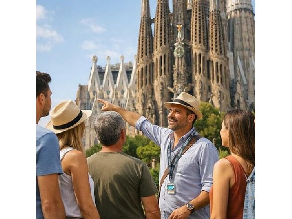 Sagrada Familia & Barcelona Small Group Tour with Hotel Pick-up