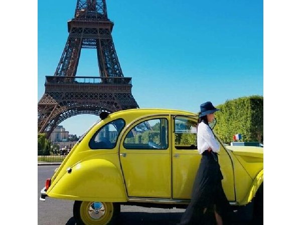 Secret Left Bank: Private 2CV Tour through Historic Paris