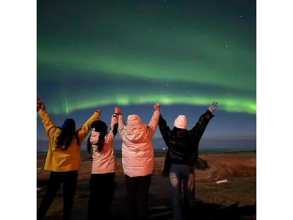 Reykjavik: Northern Lights Small Group with Local Hunters