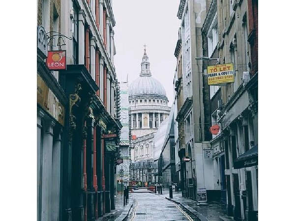 London's Hidden Gems and Secret History Private Guided Tour